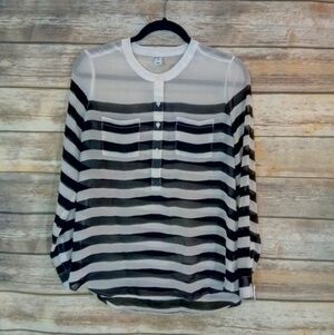 🛍2/$10 Sheer Old Navy Blouse Top